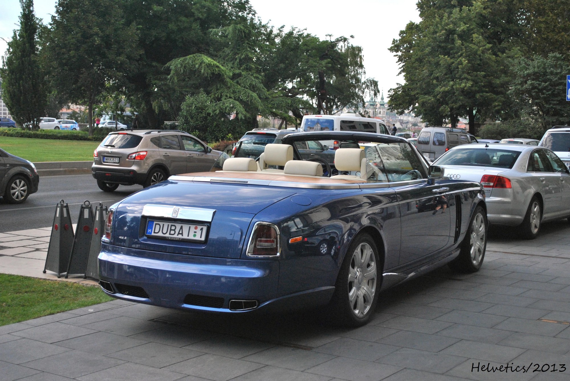 DUBAI-1, Rolls-Royce Phantom Drophead Coupé 