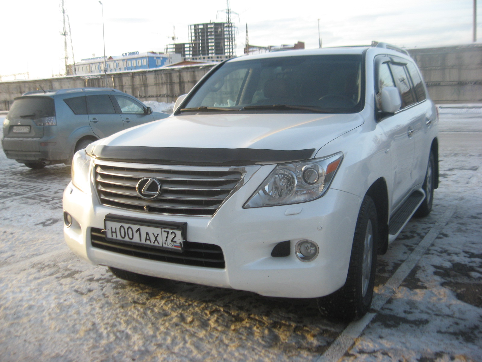 н 001 ах 72, Lexus LX 