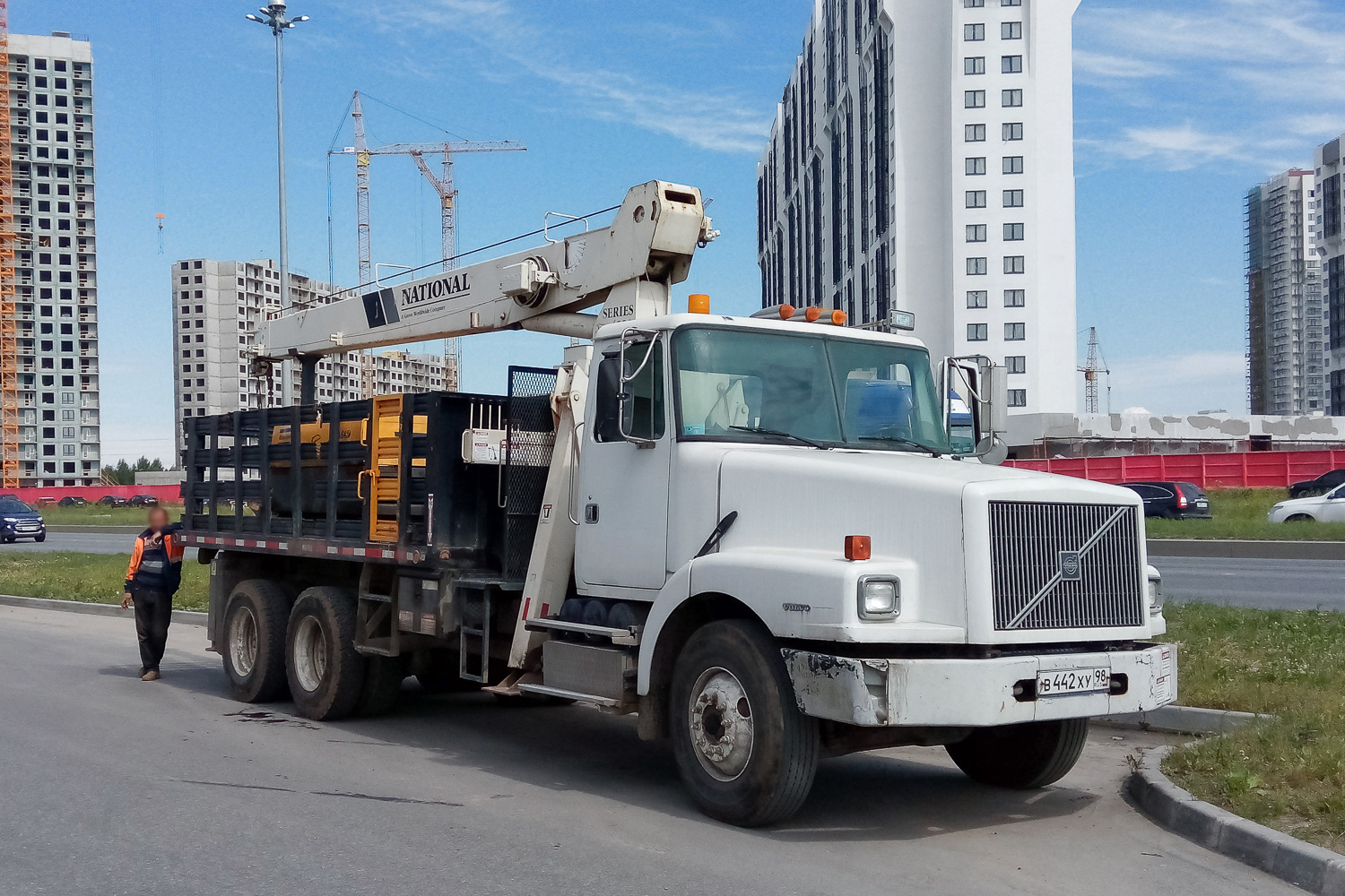 в 442 ху 98, Volvo White/GMC 