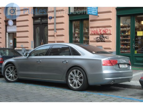 JU 1956, Audi A8