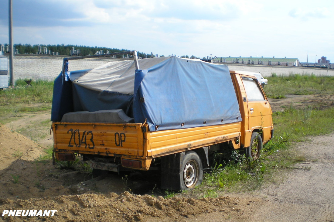 2043 OP, Mitsubishi Delica 2nd gen Truck, 1979–1994