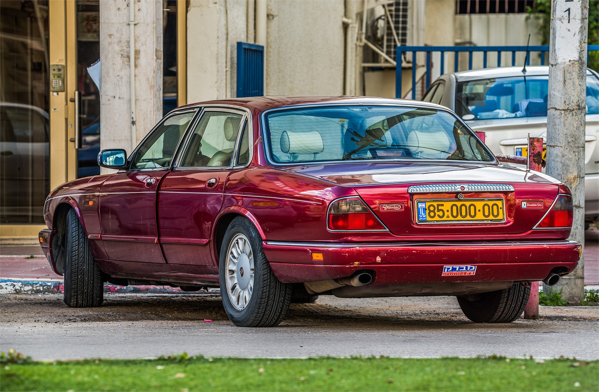 85-000-00, Daimler Double Six 