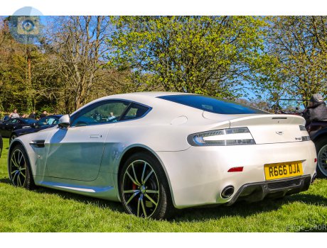 R666 DJA, Aston Martin V8 Vantage