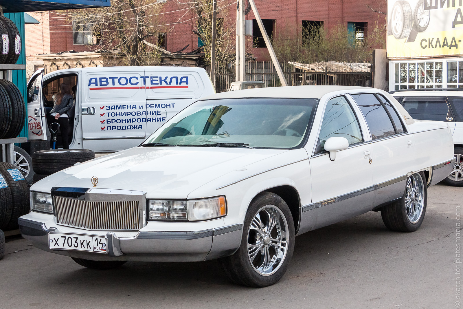 х 703 кк 14, Cadillac Fleetwood 2nd gen Sedan (D-body), 1992–1996
