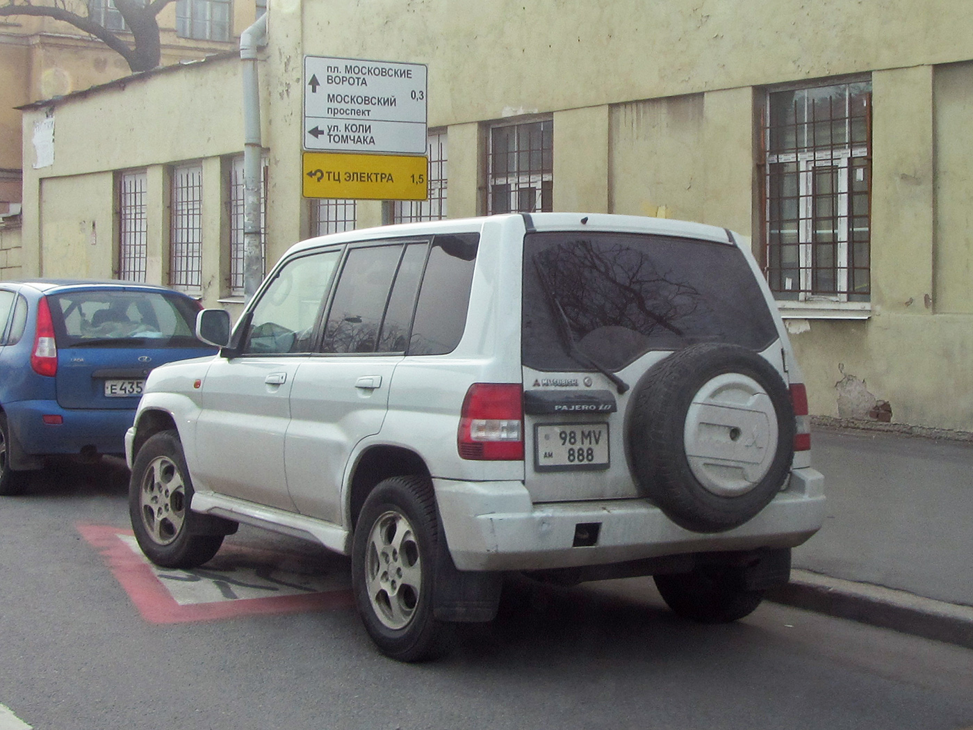 98 MV 888, Mitsubishi Pajero iO 1st gen 5-door SUV (H70W), 1998–2007