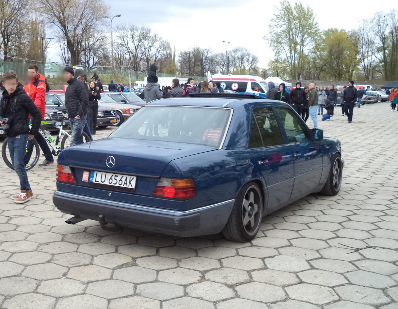 LU 656AK, Mercedes-Benz E-Klasse 1st gen Sedan (W124), 1984­–1995