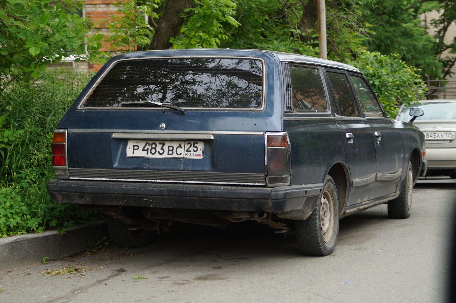 р 483 вс 25, Mazda Luce 3rd gen Wagon (LA4), 1977–1988