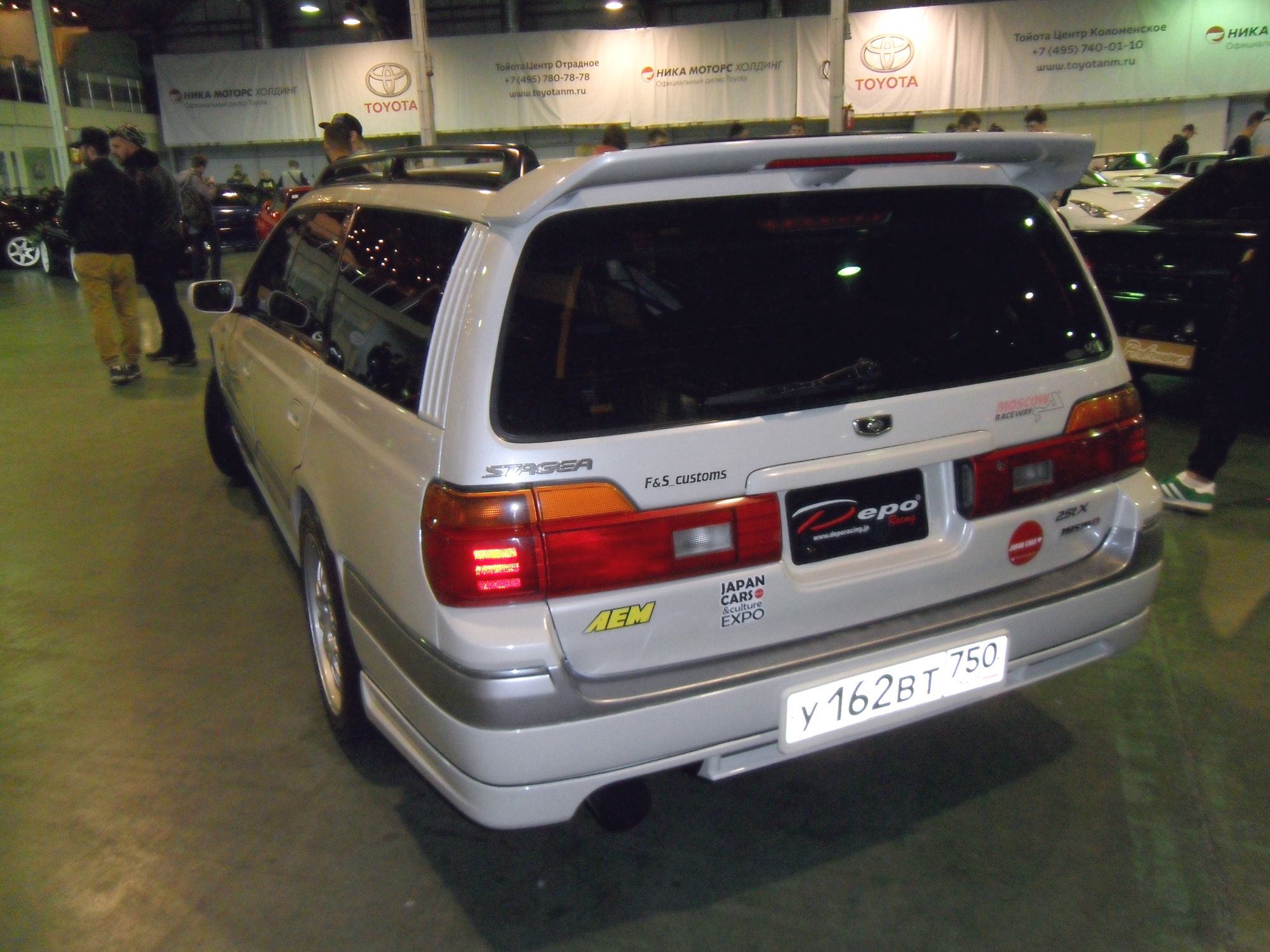 у 162 вт 750, Nissan Stagea 1st gen (WC34), 1996–2001