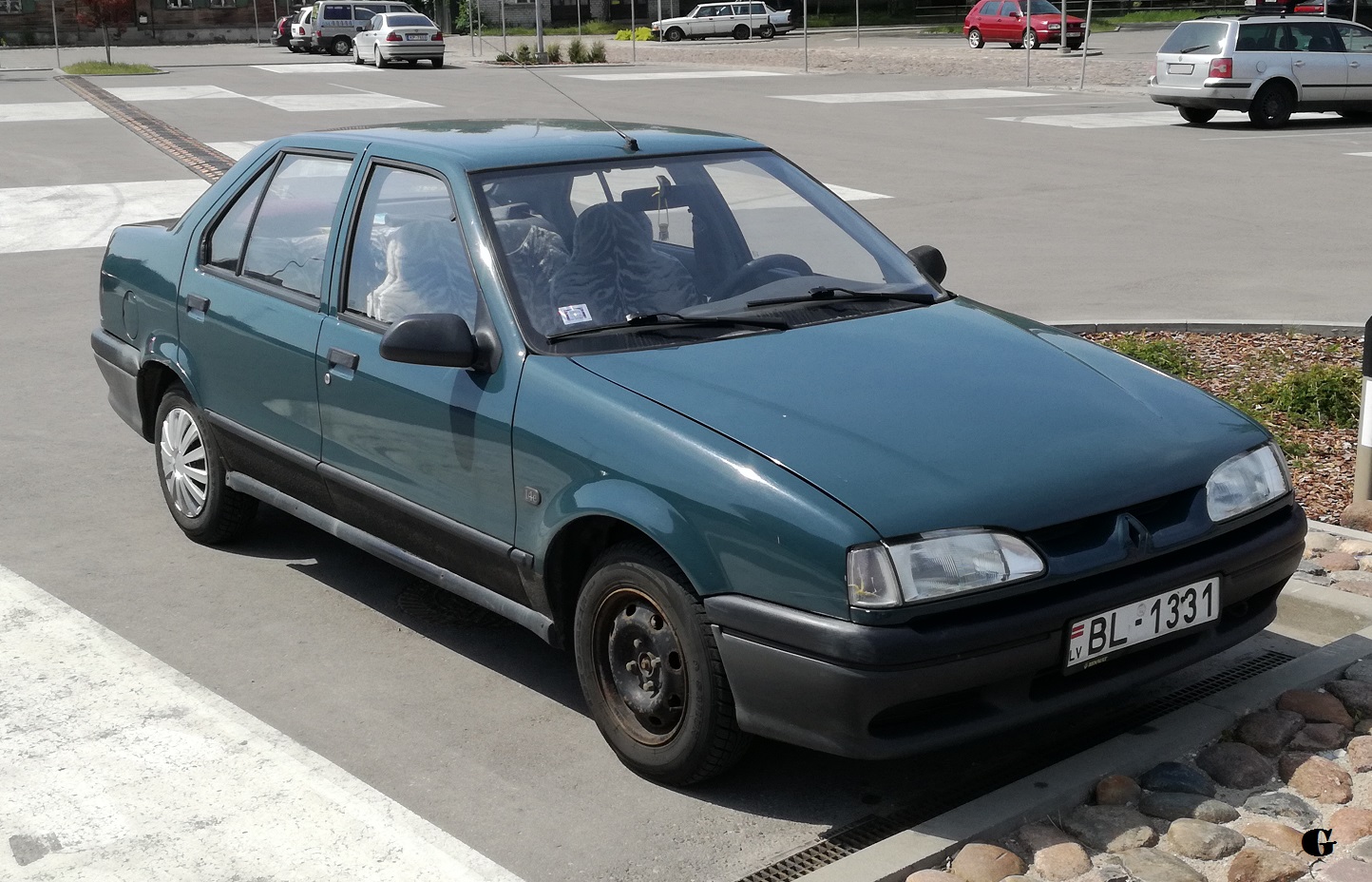 BL-1331, Renault 19 1st gen Sedan (L53), facelift, 1992–1997 (–1999 for LATAM- and –2000 for TR-market)