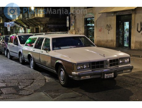 3VFX087, Oldsmobile Custom Cruiser