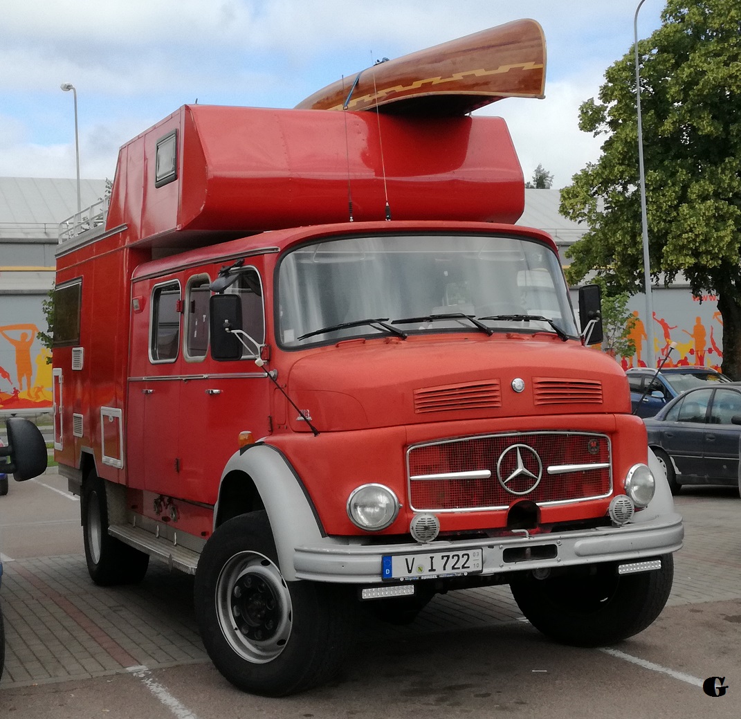 V I 722 (03/10), Mercedes-Benz L/LA-Series Trucks 