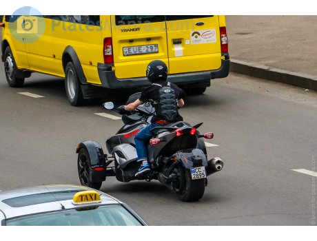 CC 2895, Can-Am Spyder