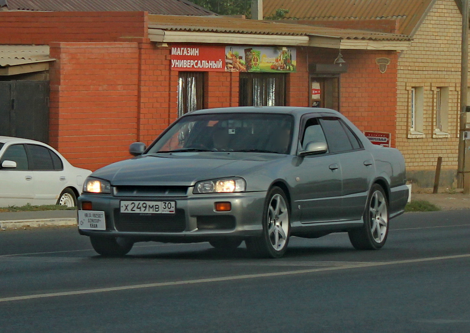 х 249 мв 30, Nissan Skyline 10th gen Sedan (R34), 1998–2001
