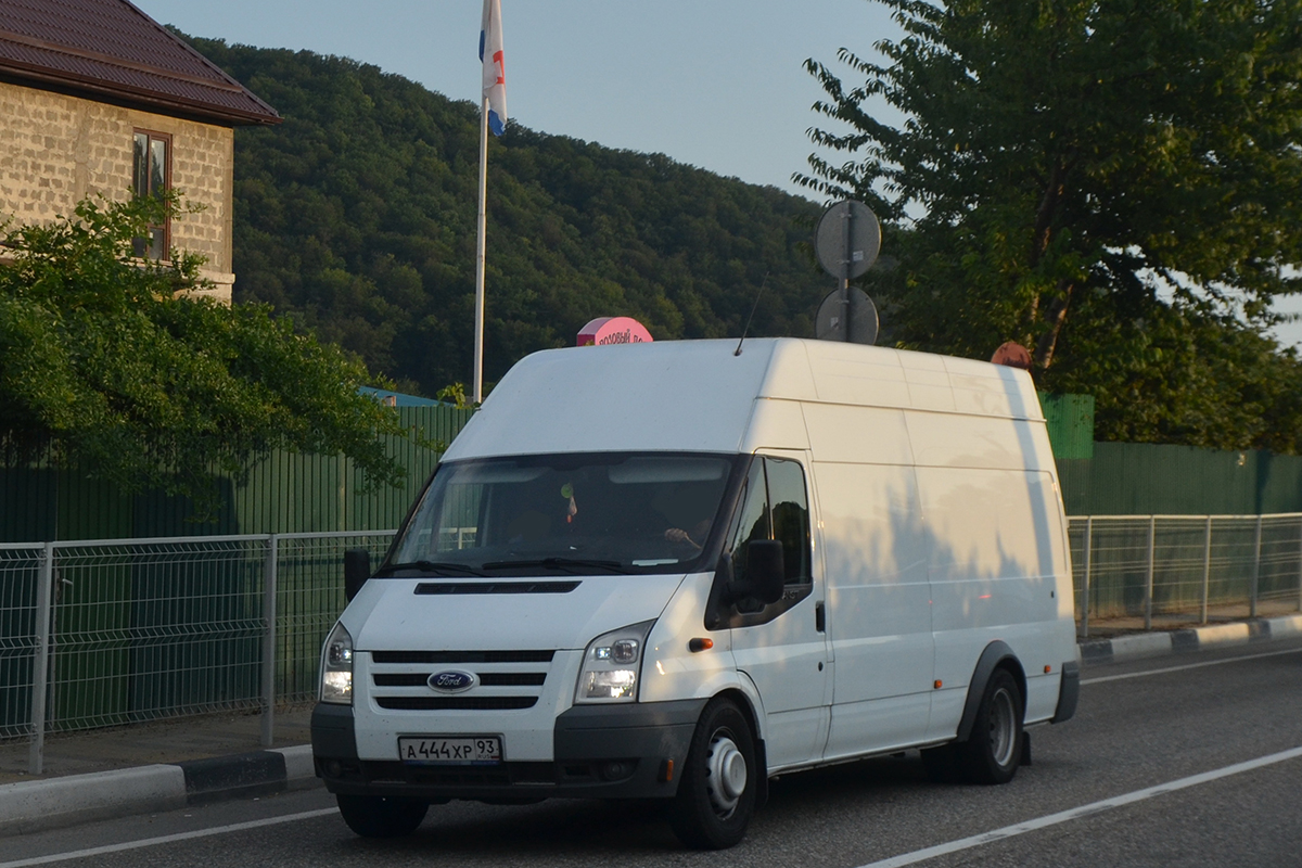 а 444 хр 93, Ford Transit 