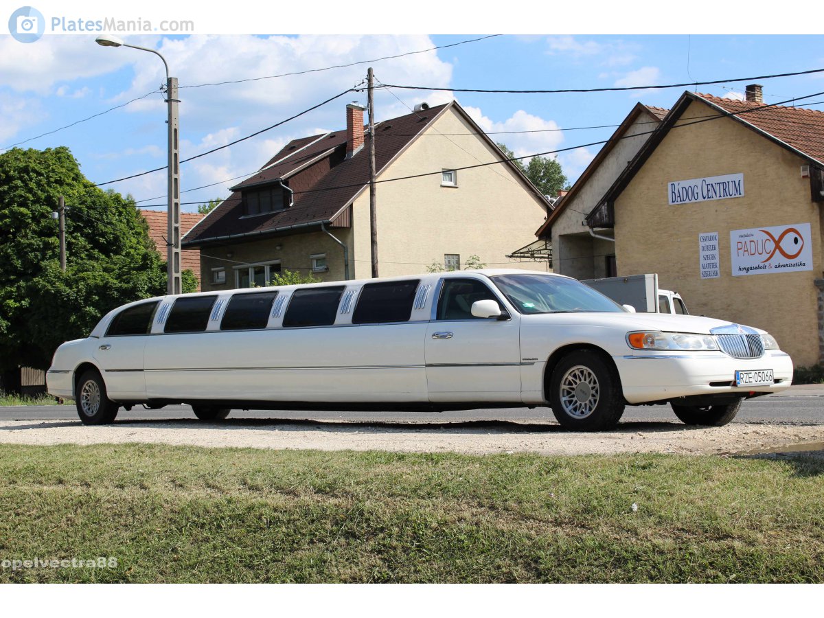 RZE 05066, Lincoln Town Car 3rd gen (FN145), 1997–2003