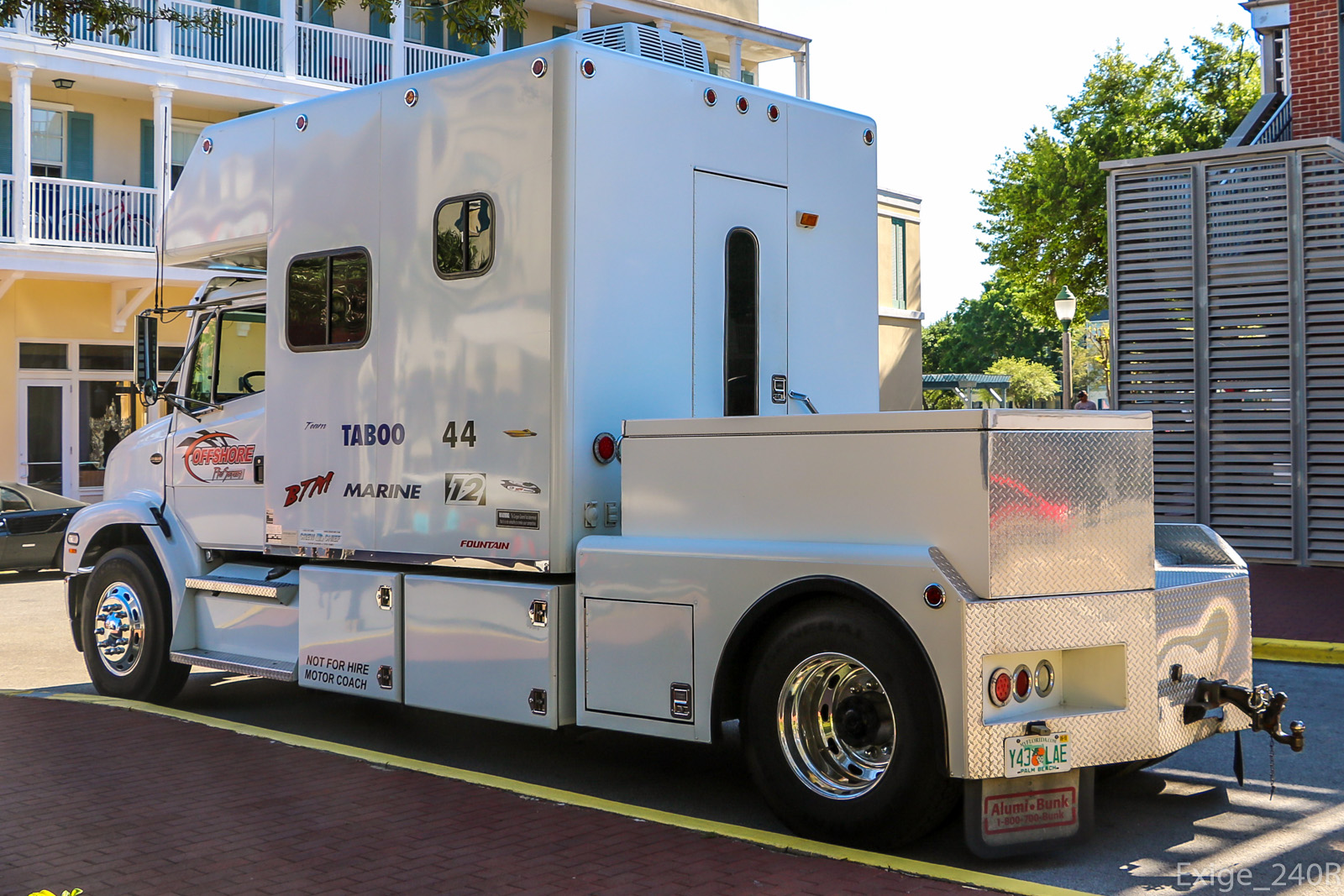 Y43 LAE, Freightliner FL-Series 