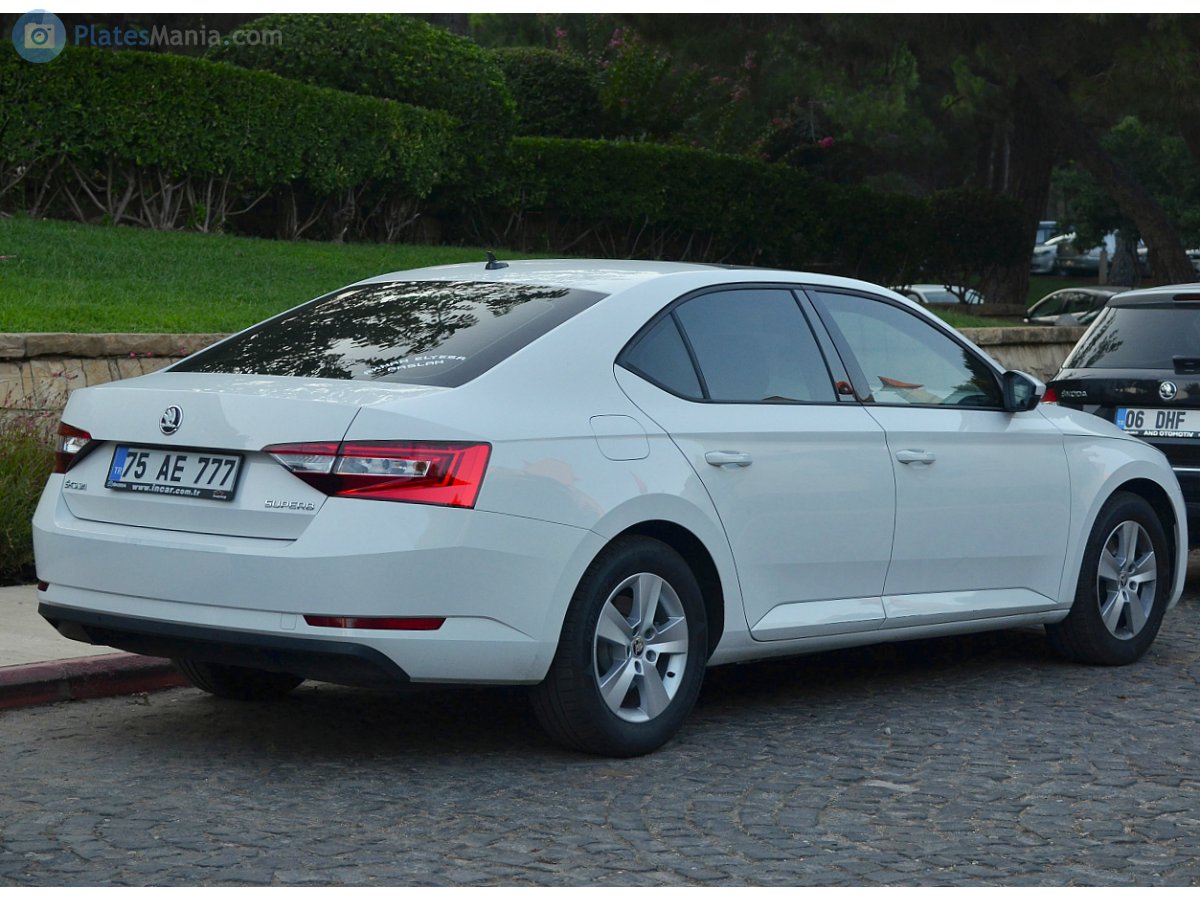 75 AE 777, Skoda Superb 