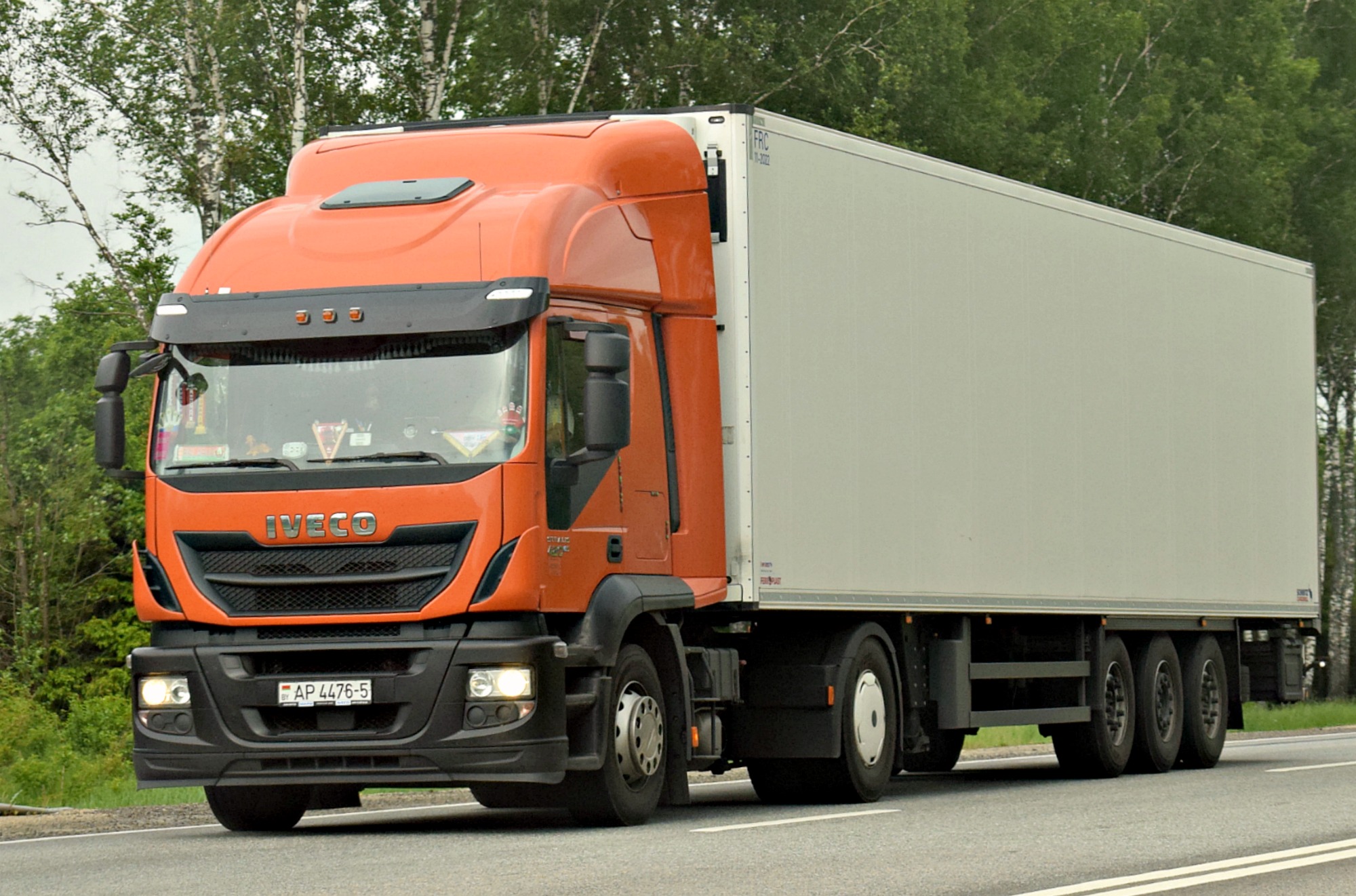 тракс отзывы. Renault trucks pr 2000. Daf xf 2021. ивеко фура с полуприцепом. московское шоссе 289.