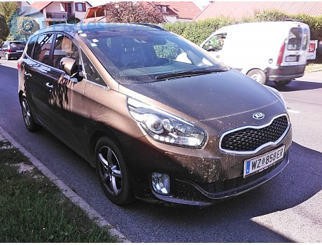 WZ 858 ER, Kia Carens