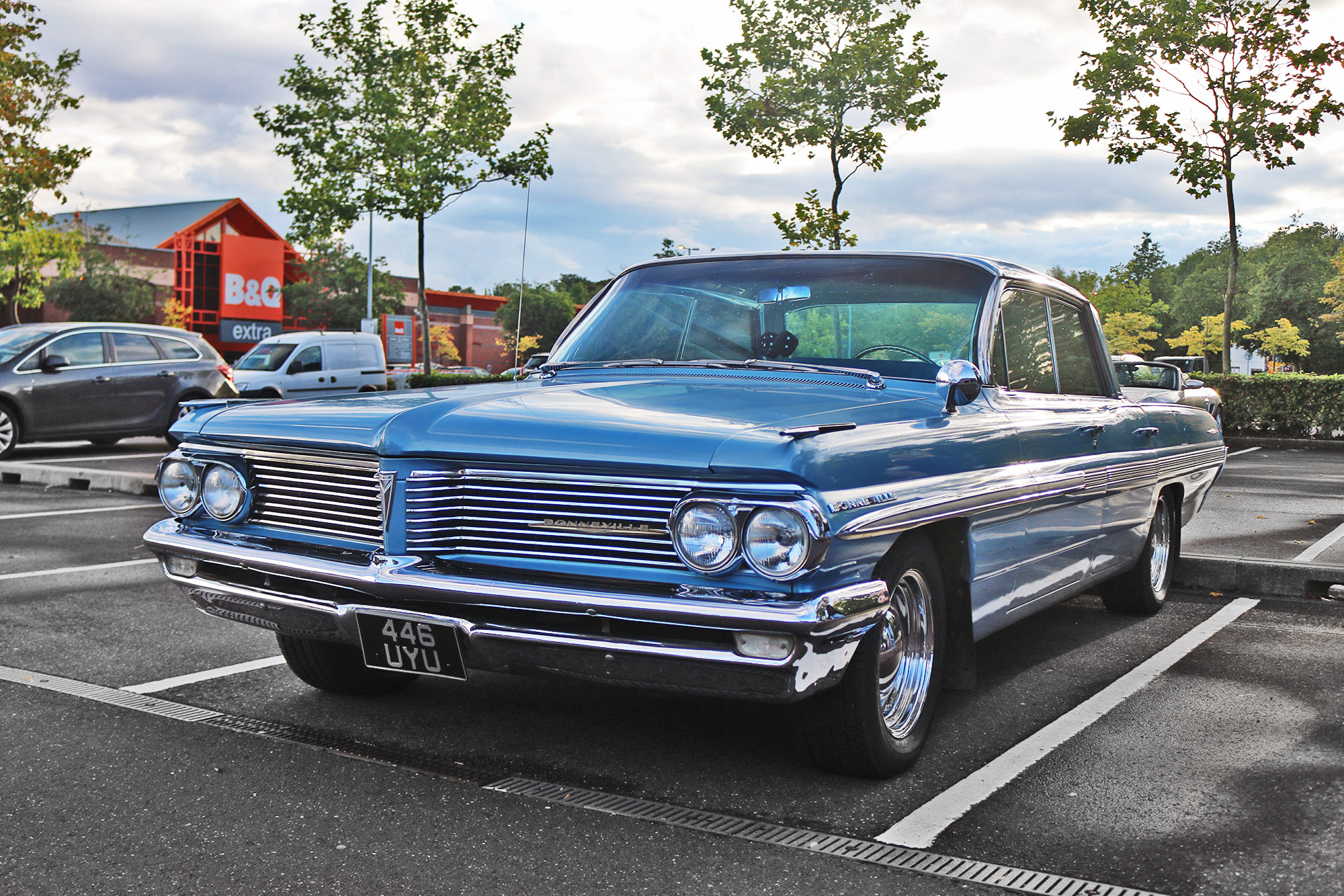 446UYU, Pontiac Bonneville 3rd gen 1962 4-door Hardtop/Sedan (2839/2869; B-body), 1st facelift, 1961–1962