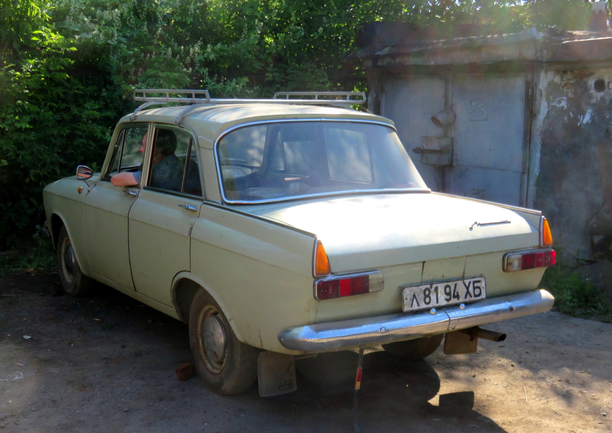 л 8194 ХБ, License plate without vehicle 
