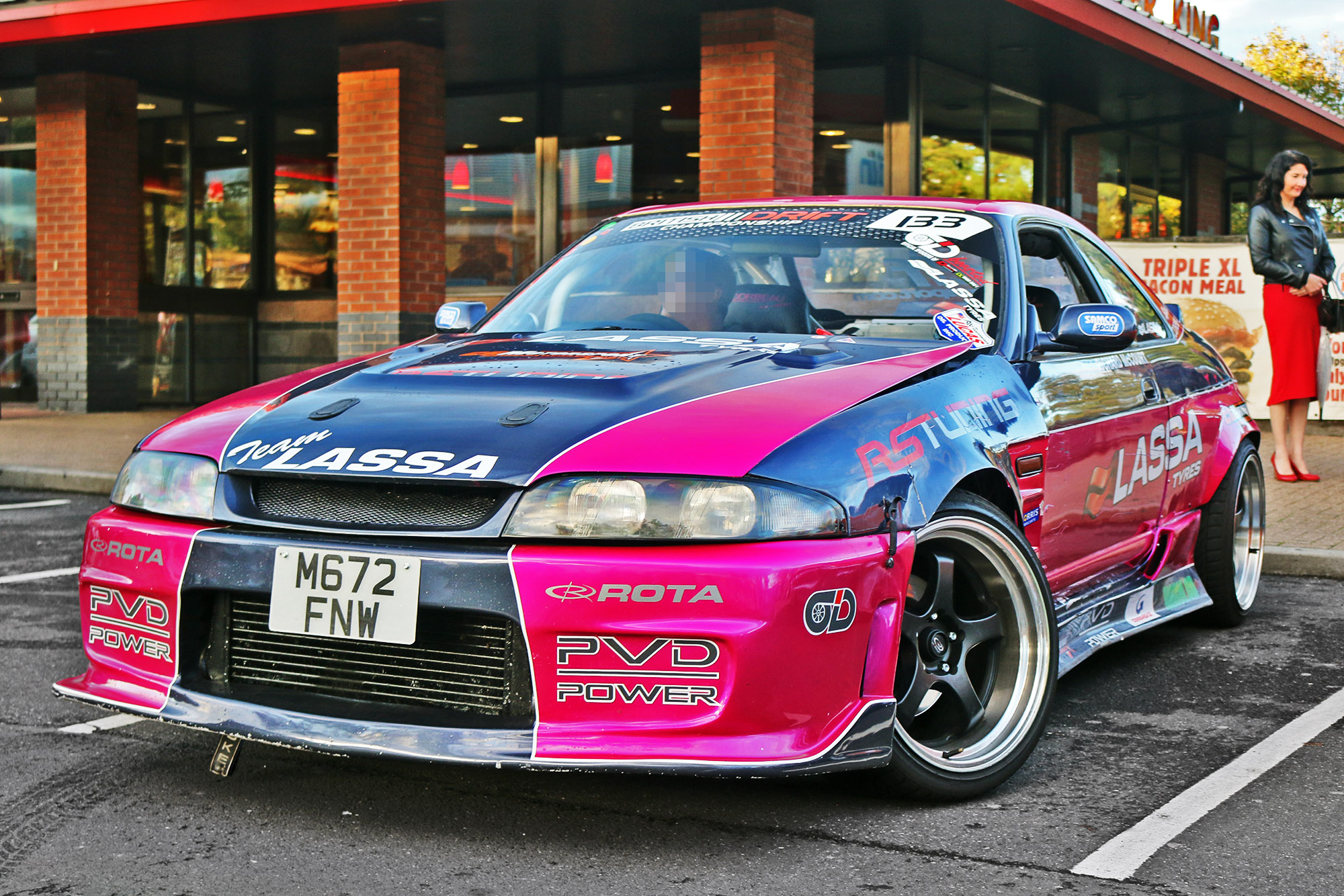 M672FNW, Nissan Skyline 9th gen Coupé (R33), 1993–1998