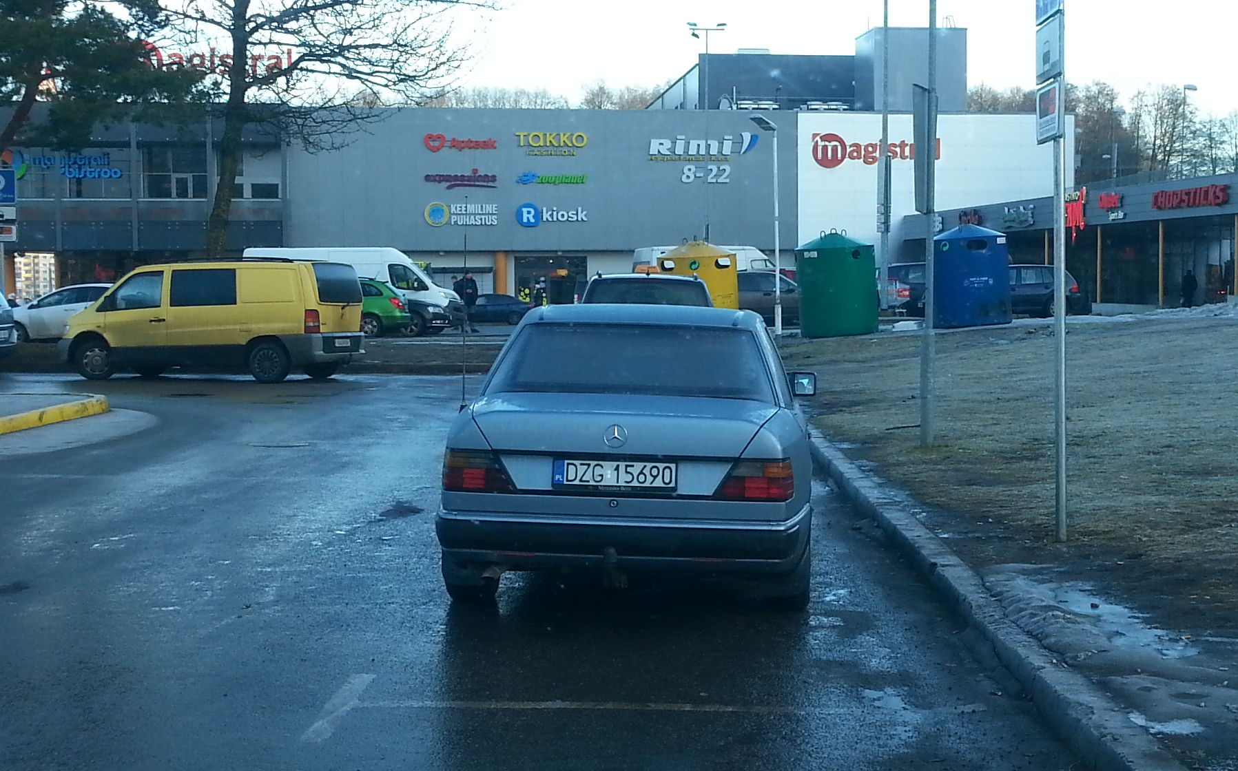 DZG 15690, Mercedes-Benz E-Klasse 1st gen Sedan (W124), 1984­–1995