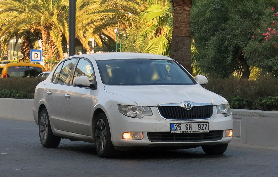 25 SH 927, Skoda Superb 