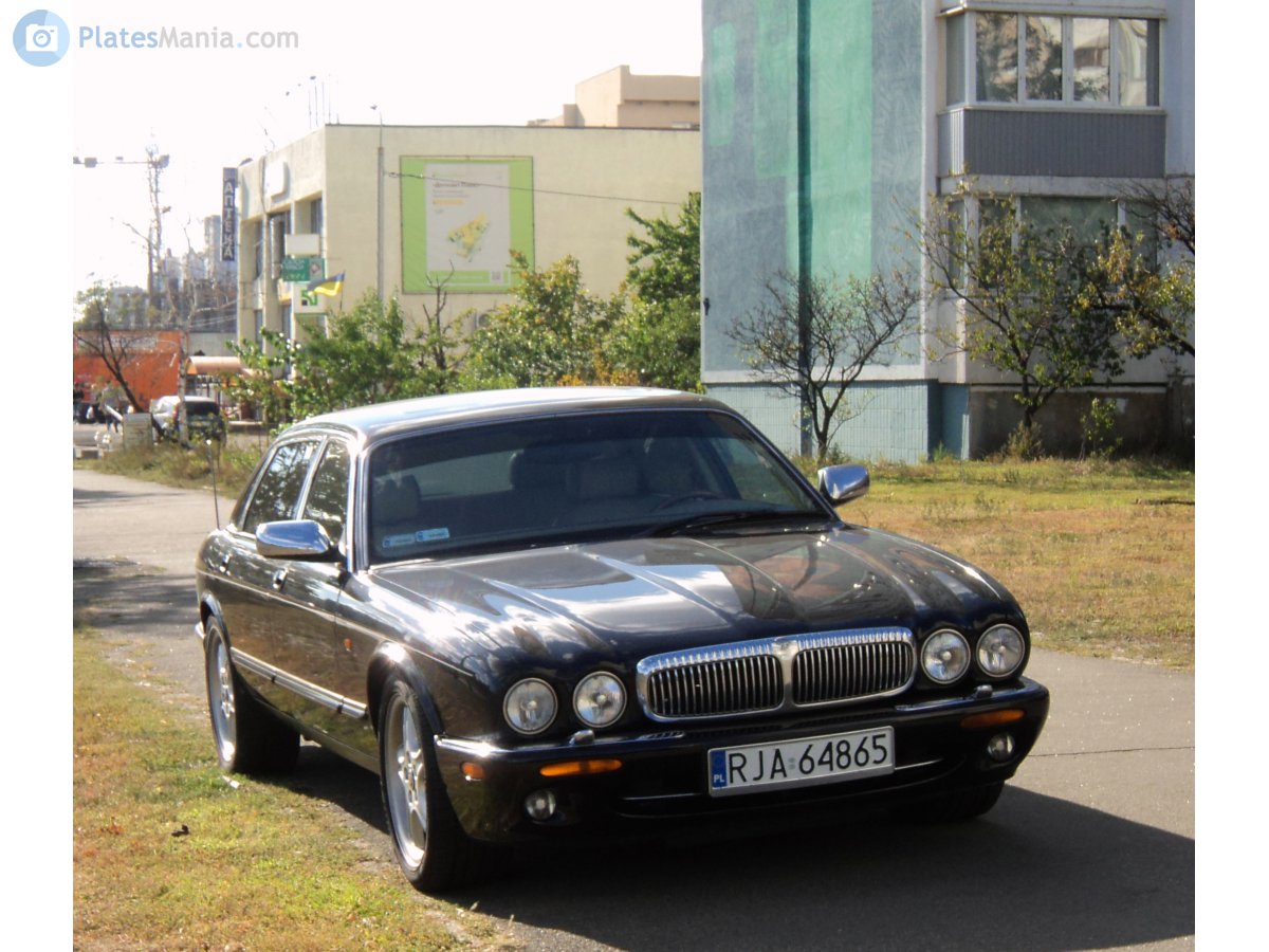 RJA 64865, Daimler Super V8 