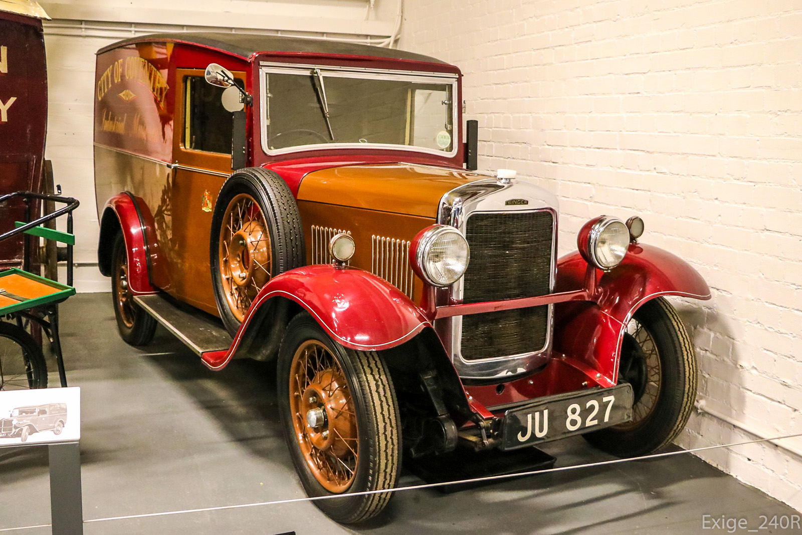 JU827, Singer Junior 