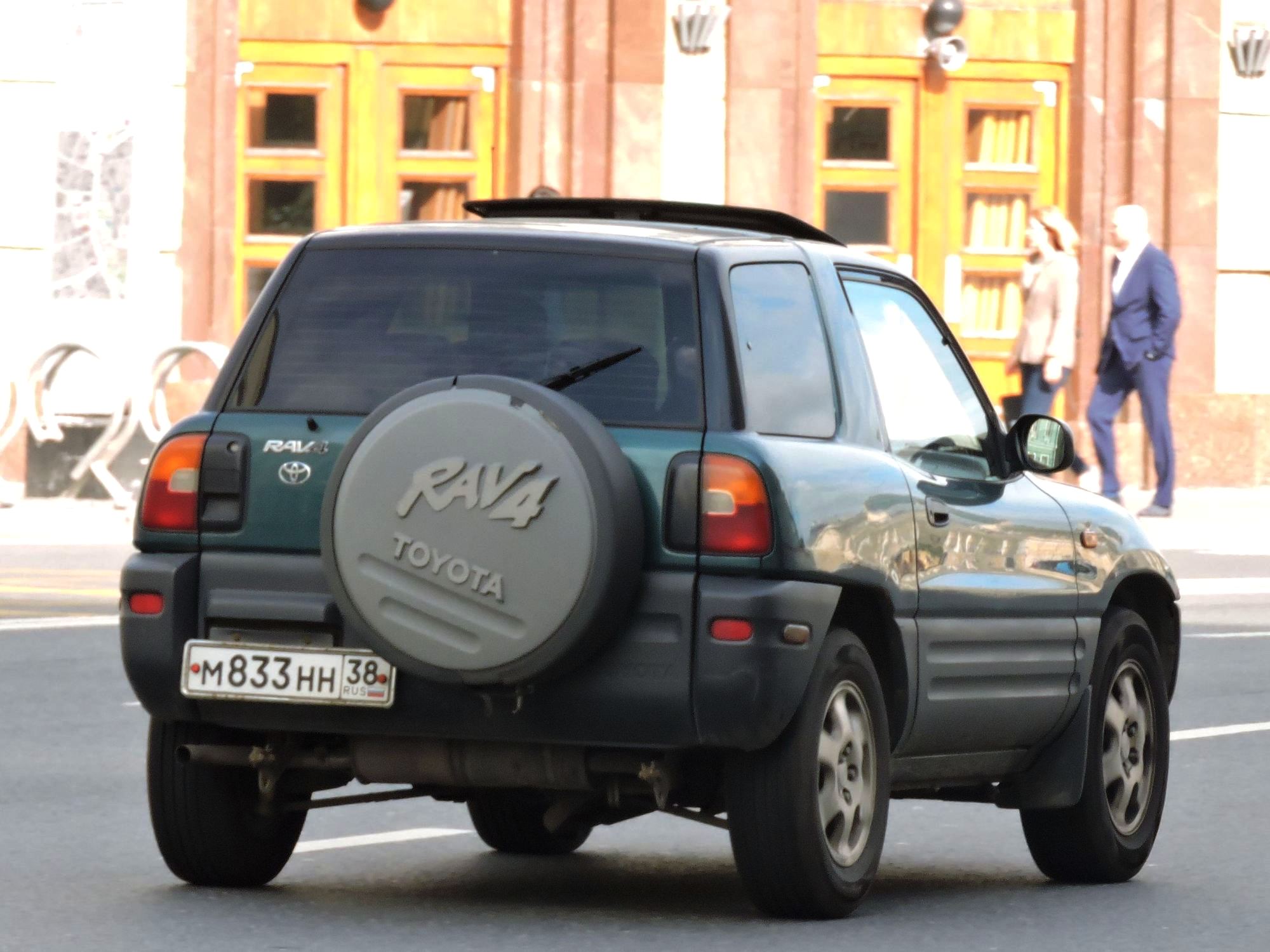 м 833 нн 38, Toyota RAV4 