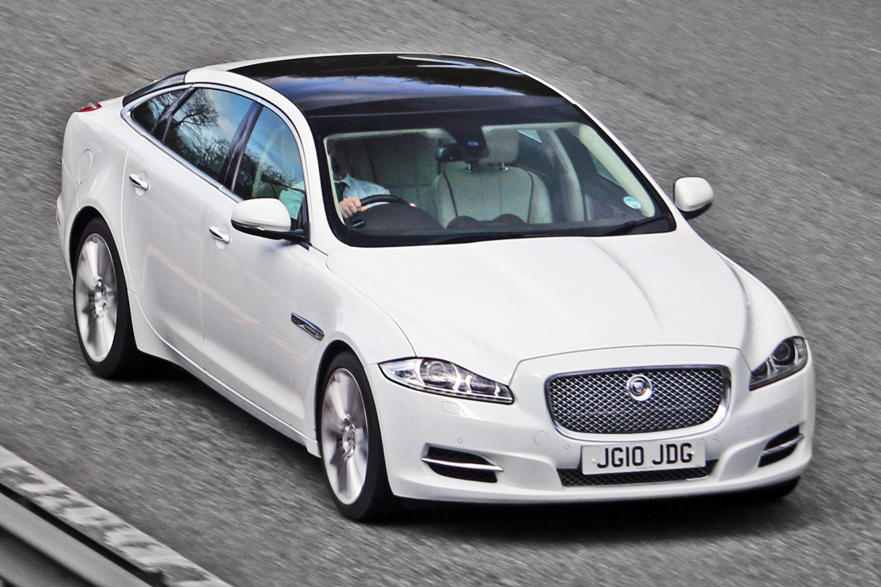 JG10JDG, Jaguar XJ 6th gen (X351), 2009–2019