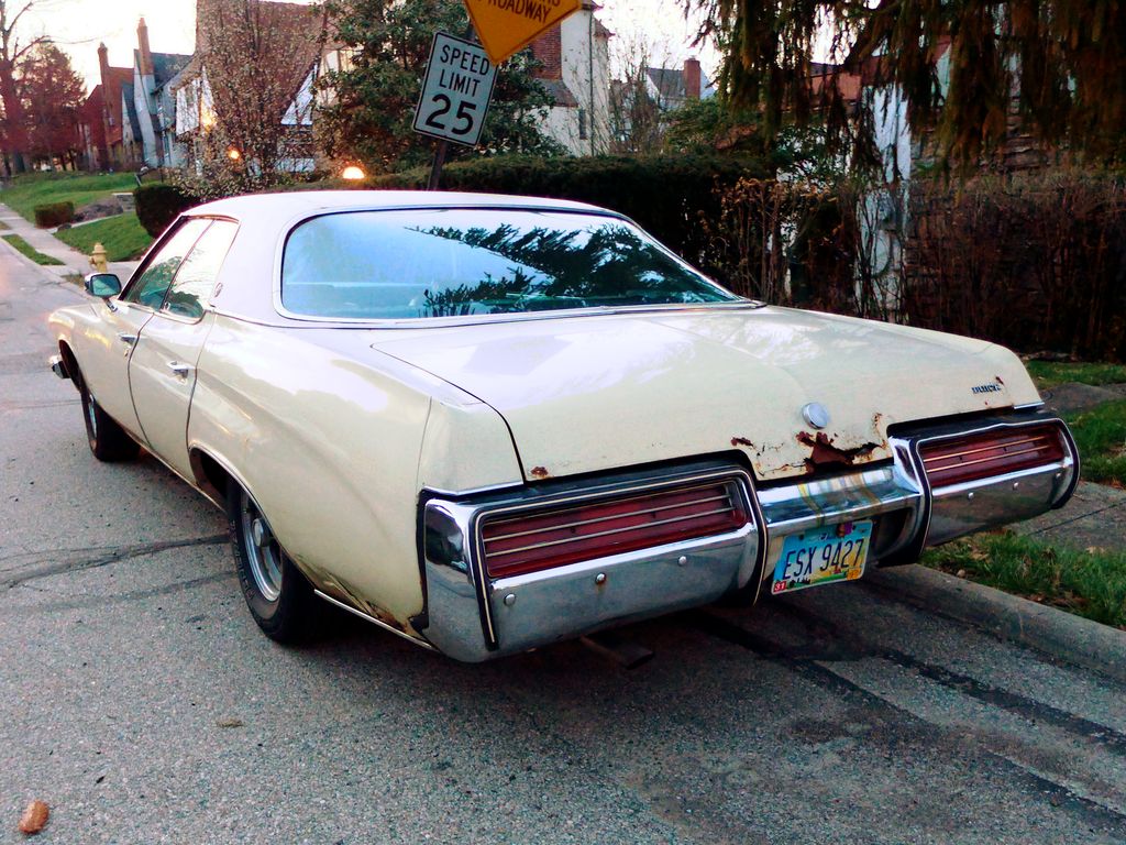 ESX 9427, Buick LeSabre 4th gen 1973 4-door Hardtop (4BL39/4BN39; B-body), 2nd facelift, 1972–1973