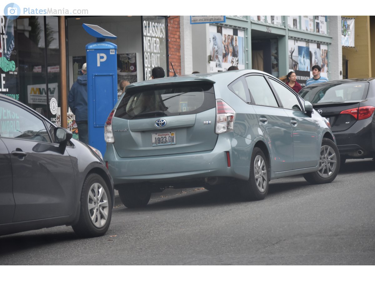 1933 DV, Toyota Prius 3rd gen α / v / Plus Minivan (ZVW40/ZFW40), 2011–2021