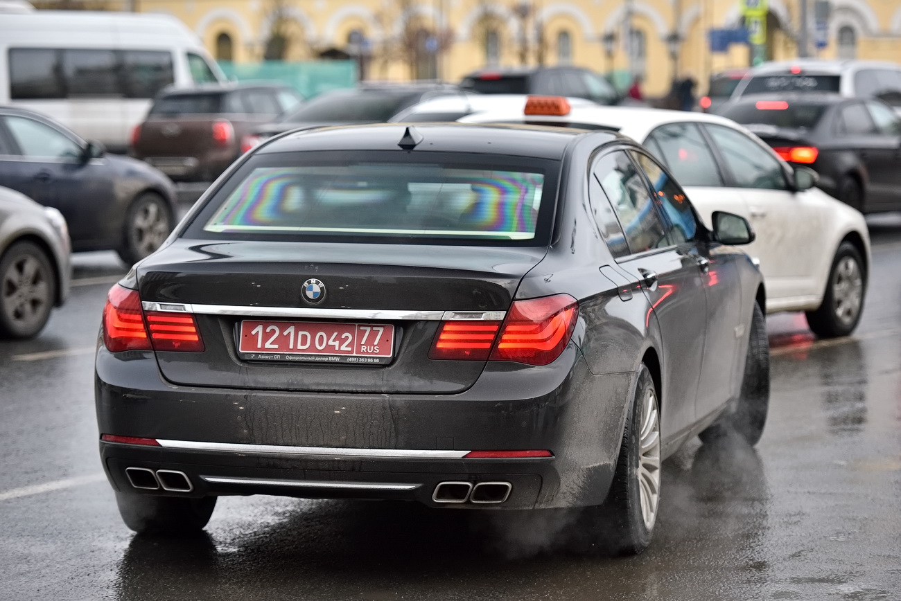 121 D 042 77, BMW 7 Series 5th gen (F01–F04), 2008–2015