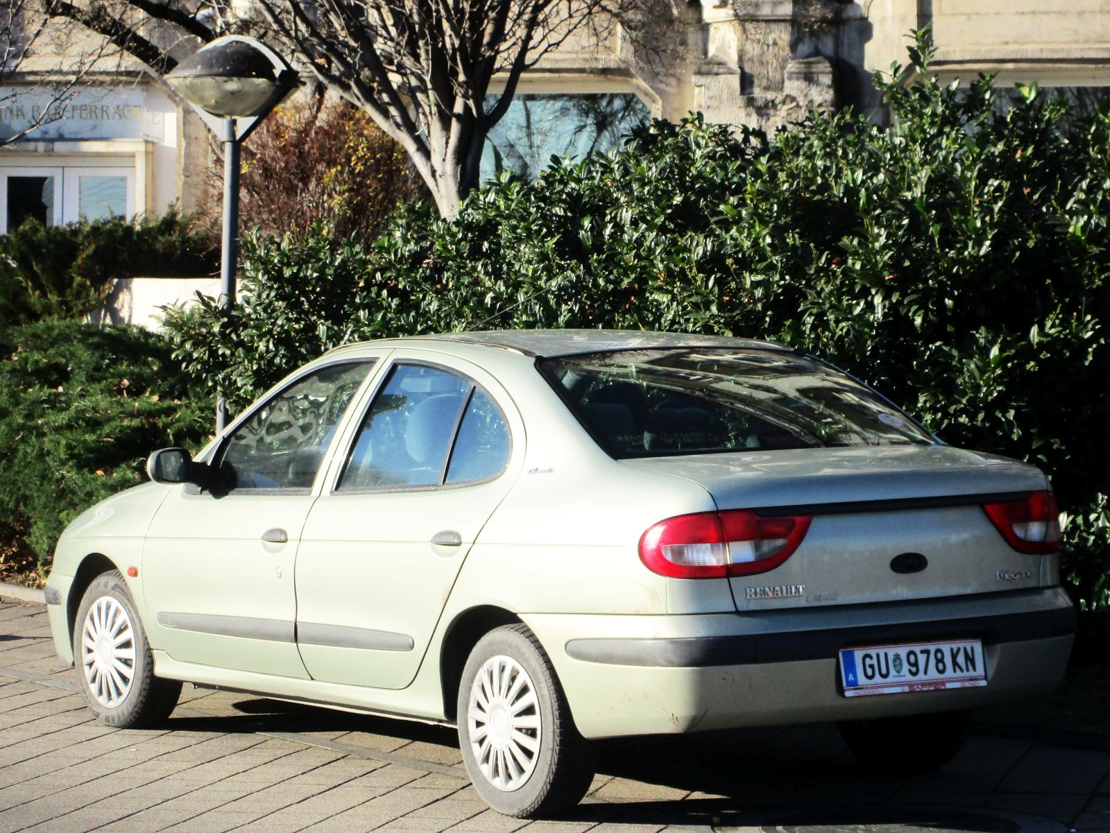 GU 978 KN, Renault Mégane 1st gen Classic Sedan (L64), facelift, 1999–2003 (–2010 for LATAM-market)