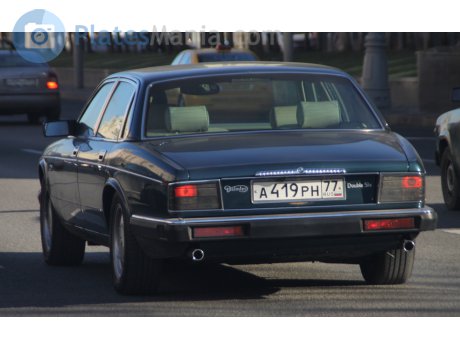 а419рн77, Daimler Double Six