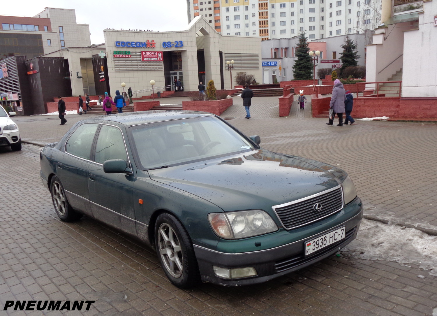 3936 HC-7, Lexus LS 