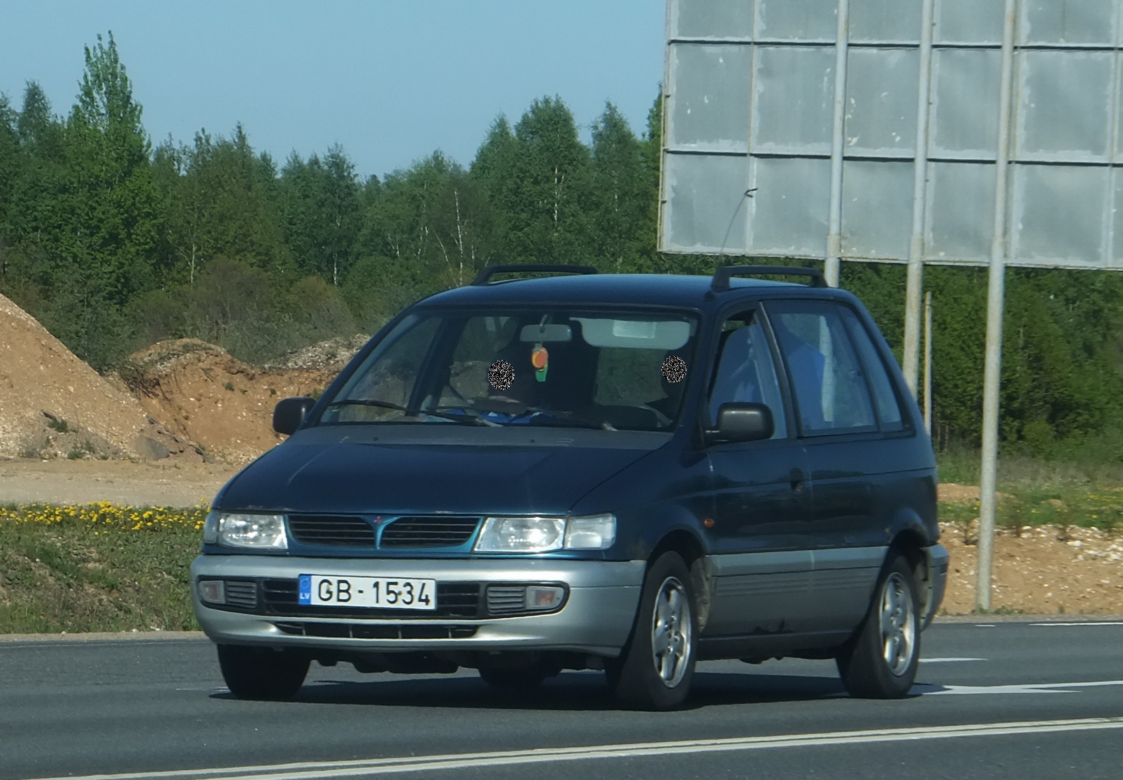 GB-1534, Mitsubishi Space Runner 1st gen (N10/N20) 1991–1997