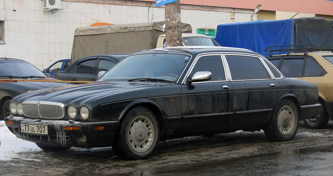 77 UL 707, Daimler Super V8 