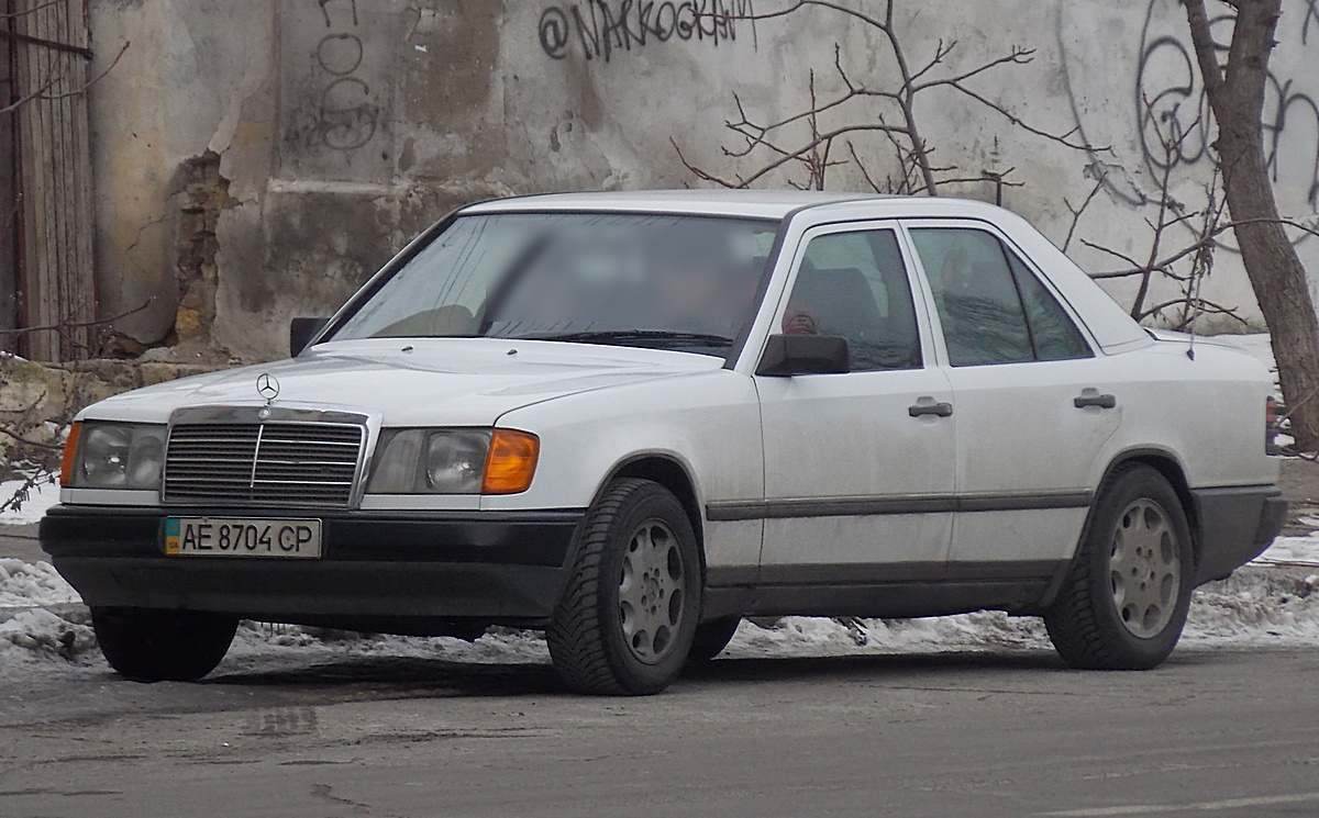 AE 8704 CP, Mercedes-Benz E-Klasse 1st gen Sedan (W124), 1984­–1995