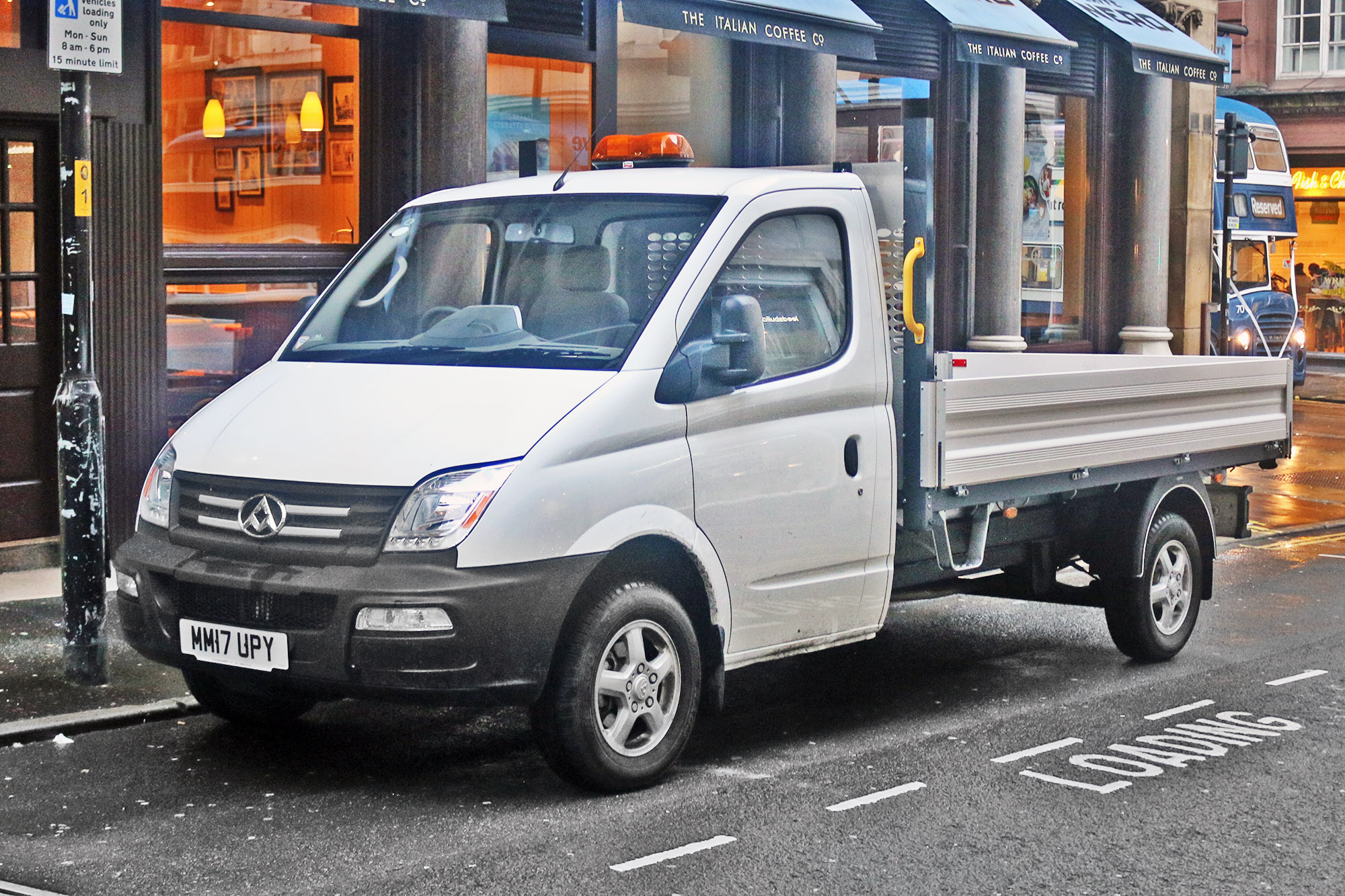 MM17UPY, Maxus V80 1st gen, 2011–