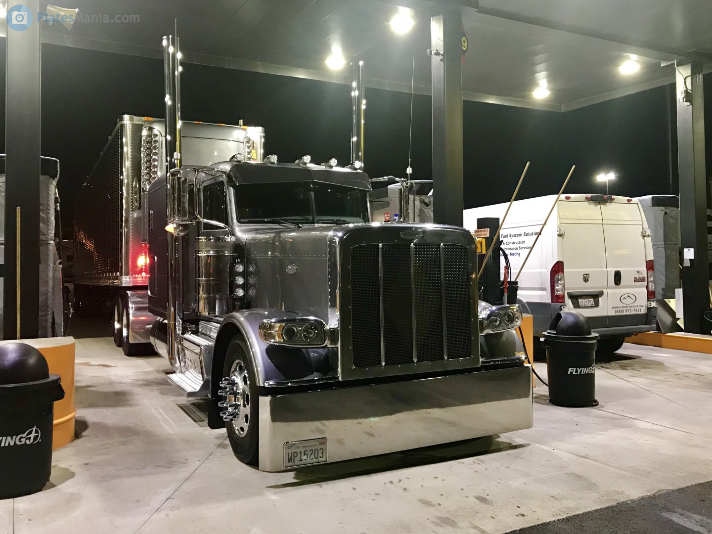 WP15203, Peterbilt 389 