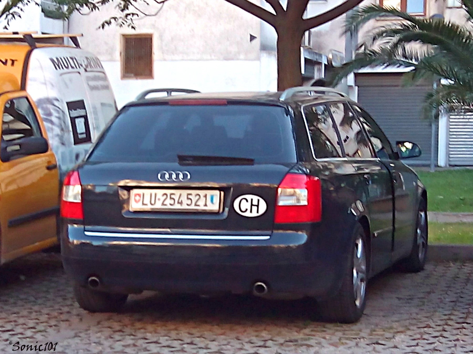 LU 254521, Audi A4 2nd gen Avant (B6/8E5), 2001–2004
