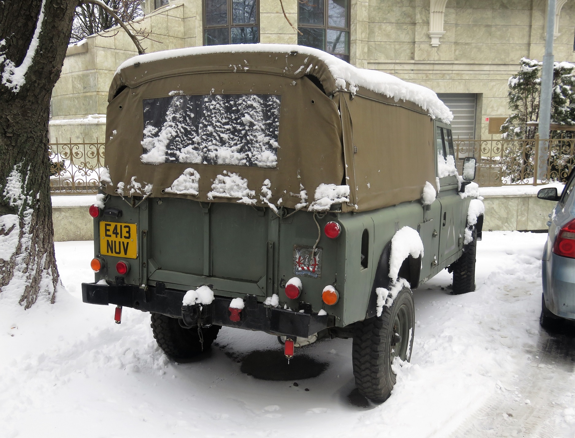 E413NUV, Land Rover Defender 1st gen 110