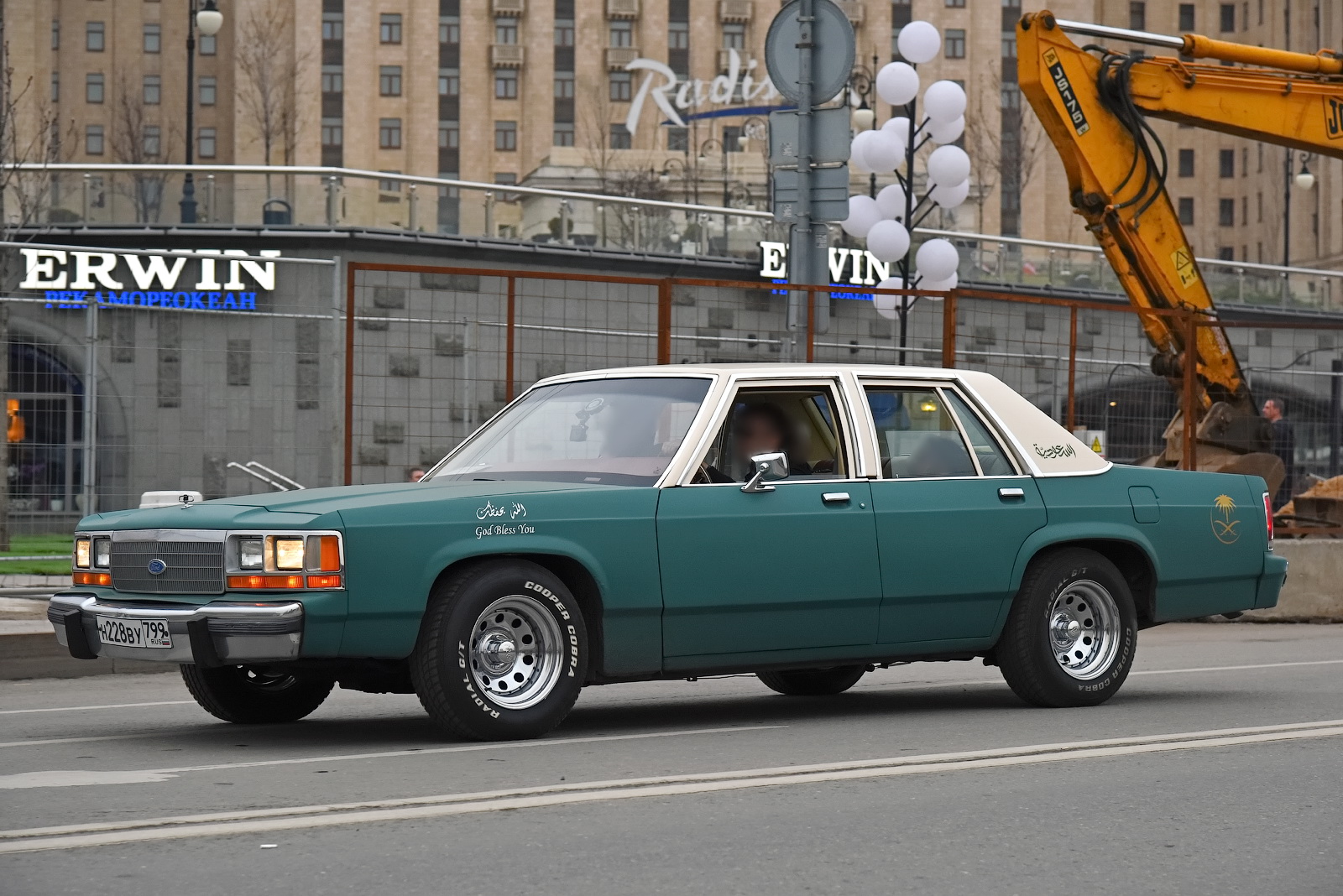 н 228 ву 799, Ford LTD 
