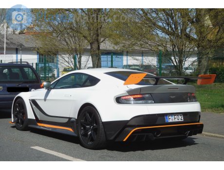 F FO 2, Aston Martin V12 Vantage