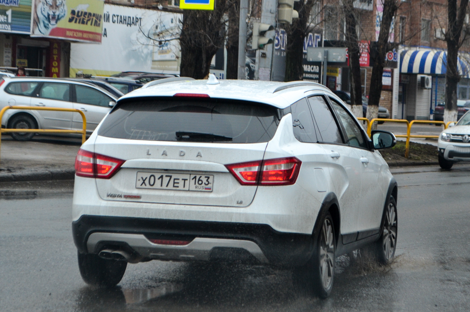 х 017 ет 163, Lada (VAZ) Vesta 1st gen SW Cross (GFK), 2017–2022
