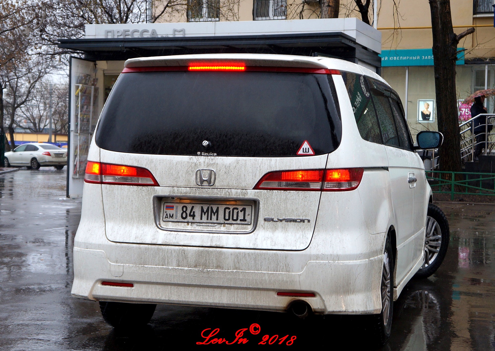 84 MM 001, Honda Elysion 1st gen (RR), 2004–2006