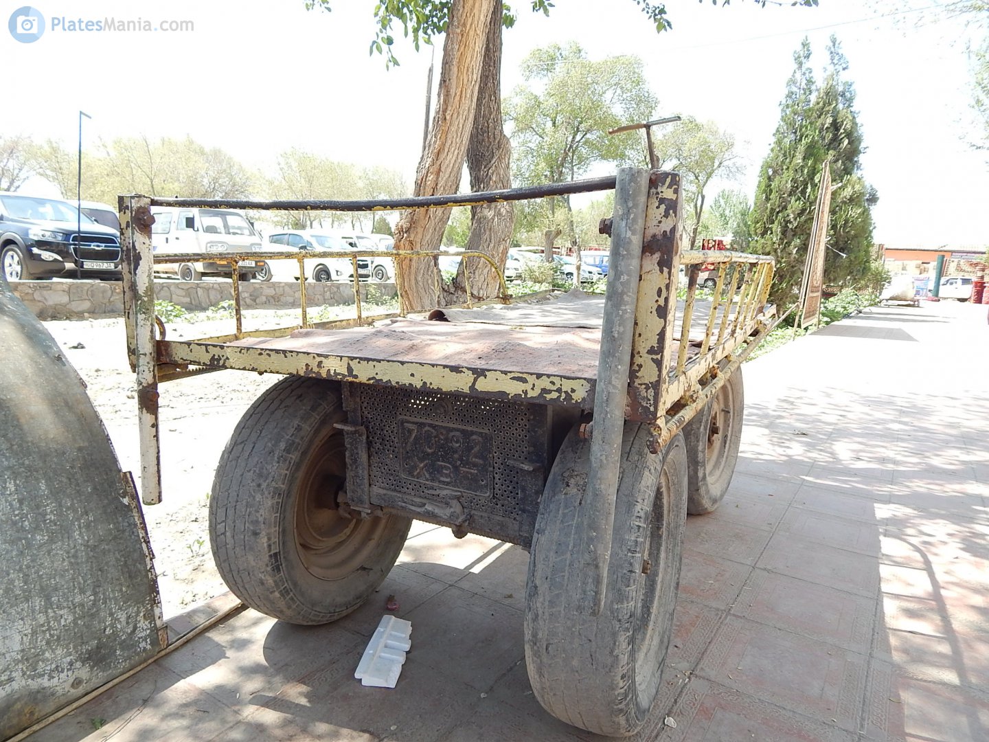 7092 ХЗГ, License plate without vehicle 